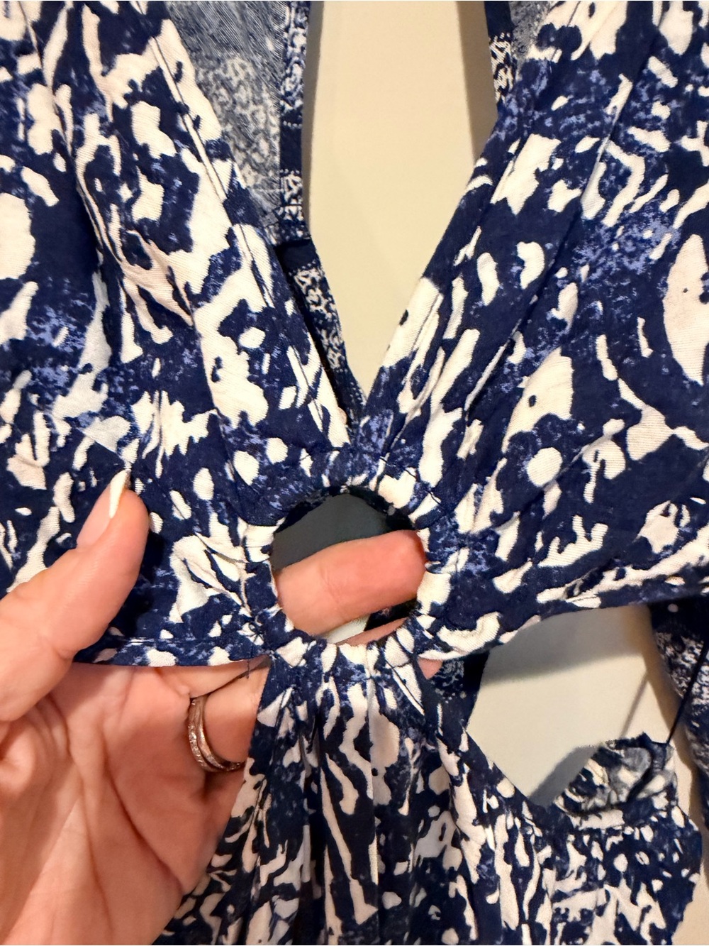 Cutout Maxi Dress - Picture 3 of 9
